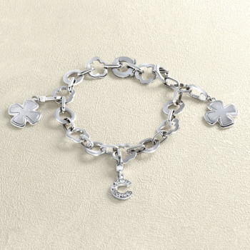 Bracelet CHANEL avec charms...
