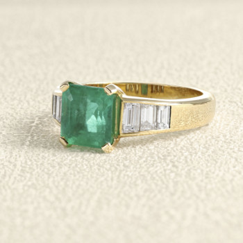 Bague Or Jaune, Émeraude et...
