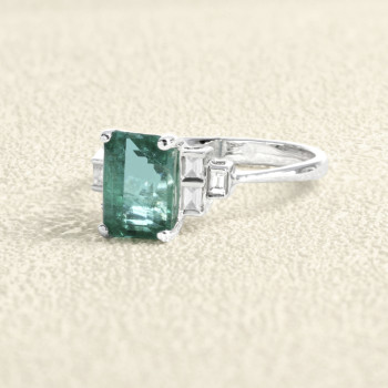 Bague Or Gris, Emeraude et...