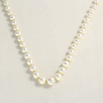 Collier de perles de...