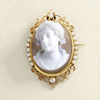 Broche Camée sur Agate, Or...