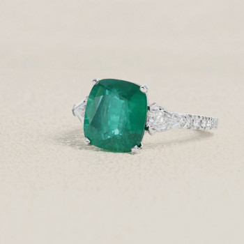 Bague Or blanc, Émeraude de...